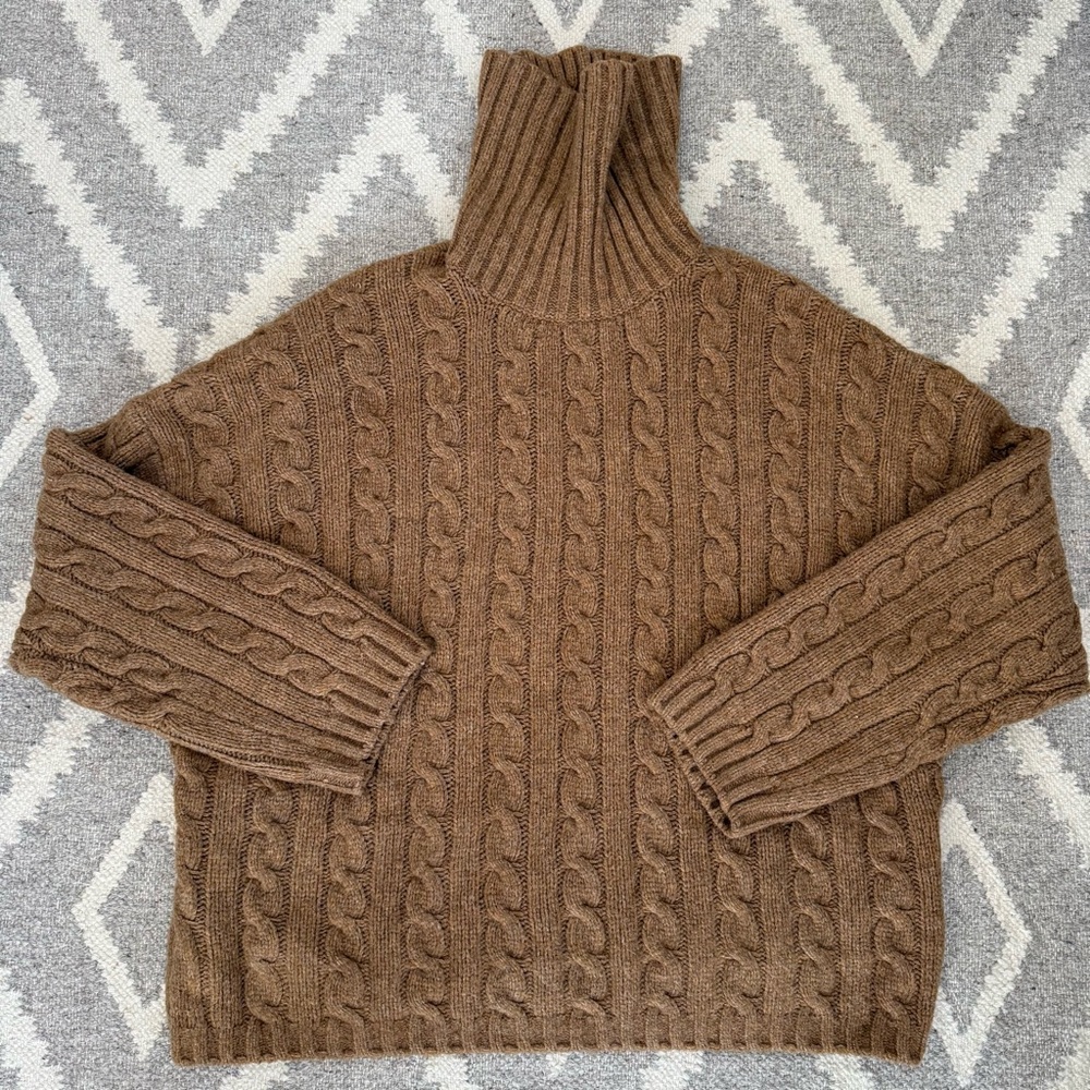 Abercrombie & Fitch Tan Cable Knit Sweater